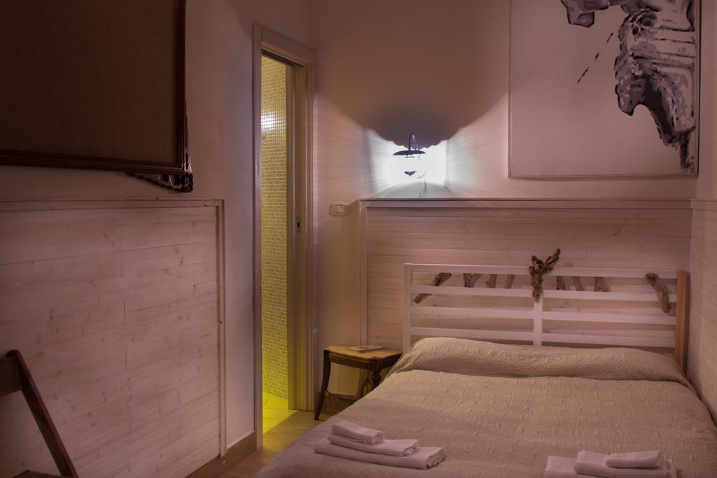 4 Camere A Трани Номер фото