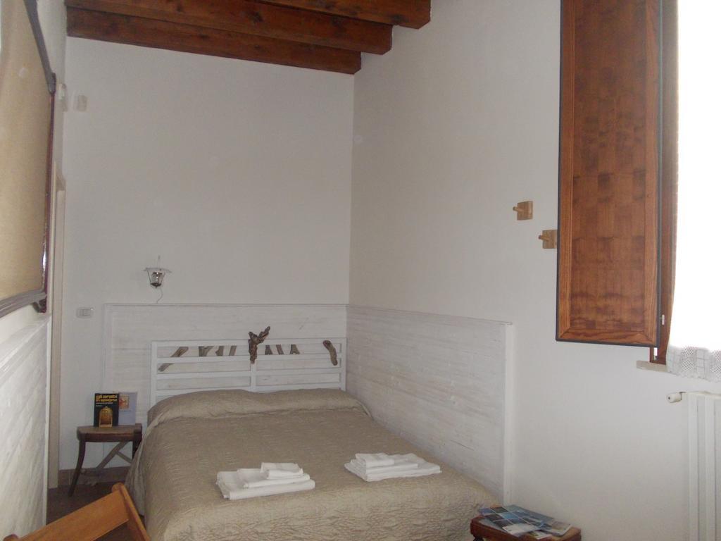 4 Camere A Трани Номер фото